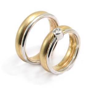14 karat Vielsesringe med 0,05 ct brillant og hvidguldskant